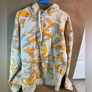 Men’s large camo under armour hoodie